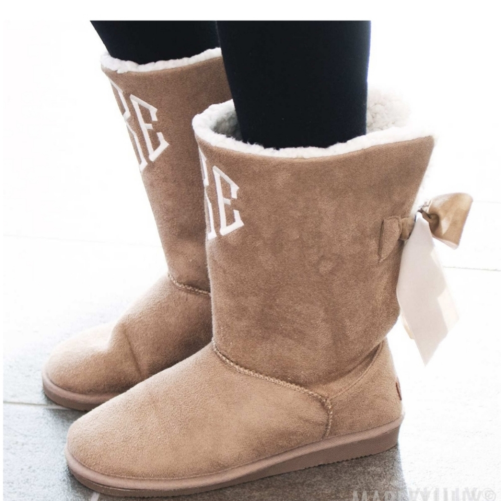 *Read In Full! BNWT M&L Sherpa Tie Boots Size 6